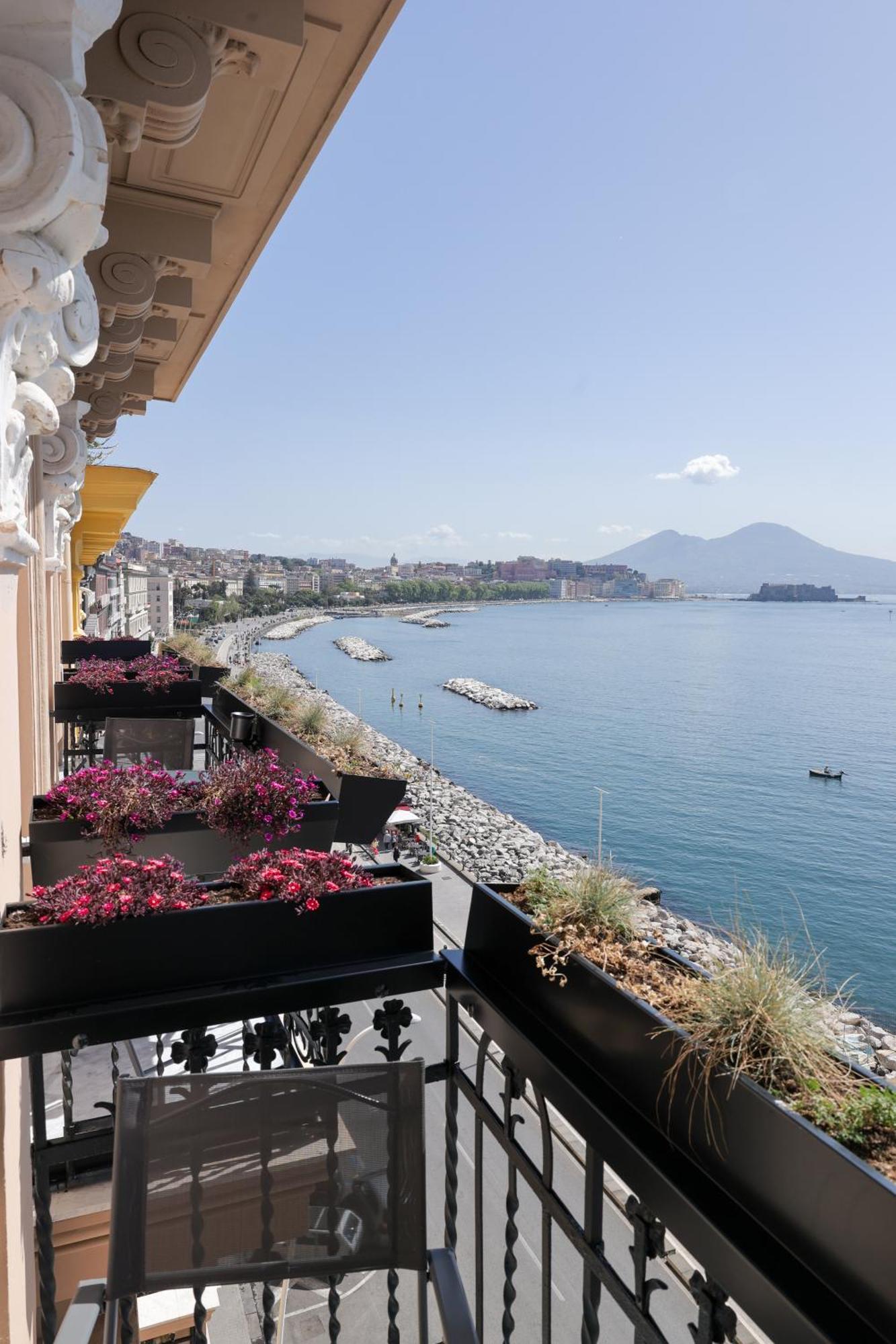 Demetra Luxury Suites نابولي المظهر الخارجي الصورة